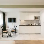 Charming studio near Tour Eiffel, Invalides, Beaugrenelle - Welkeys